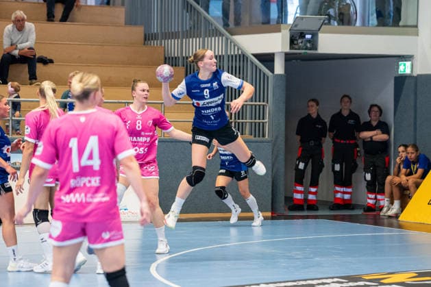 HSG Blomberg-Lippe (GER) vs. TuS Metzingen (GER), Handball, 1. Handball Bundesliga Frauen, Spieltag 2, Saison 2026 2027, Blomberg, 02.09.26 Nieke Kuehne (HSG Blomberg-Lippe, 09) im Torwurf Blomberg Synflex-Arena an der Ulmenallee Deutschland