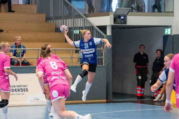 HSG Blomberg-Lippe (GER) vs. TuS Metzingen (GER), Handball, 1. Handball Bundesliga Frauen, Spieltag 2, Saison 2026 2027, Blomberg, 02.09.26 Alexia Hauf (HSG Blomberg-Lippe, 31) im Torwurf Blomberg Synflex-Arena an der Ulmenallee Deutschland