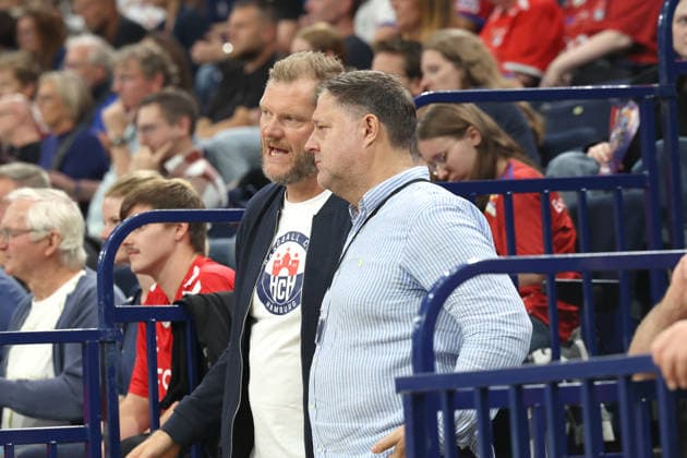 Handball Opel Handball Bundesliga 2026 2027 - Handball Verein Hamburg vs. TVB Stuttgart Sportdirektor Johannes Bitter (Hamburg), Philipp J. Müller, Gesellschafter und Aufsichtsrat Barclays Arena Hamburg