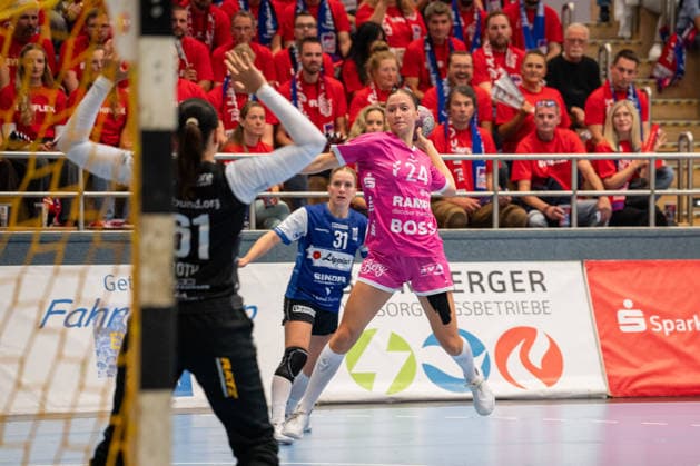 HSG Blomberg-Lippe (GER) vs. TuS Metzingen (GER), Handball, 1. Handball Bundesliga Frauen, Spieltag 2, Saison 2026 2027, Blomberg, 02.09.26 Marie Stumpf (TuS Metzingen, 24) im Torwurf Blomberg Synflex-Arena an der Ulmenallee Deutschland