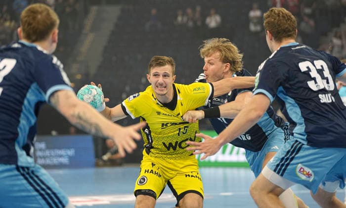 Foto : am Ball Simone MENGON (Stuttgart) gegen Martin HOVDE ( Hamburg ) Handball Herren 1. Bundesliga 2. Spieltag am Mi. 02.09.2026 Handball 1. Liga HCH Hamburg - TVB Stuttgart