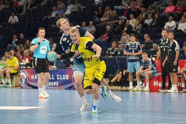 Foto : Torwurf von ... Torben MATZGEN (Stuttgart) gegen Einar OLAFSSON ( Hamburg ) Handball Herren 1. Bundesliga 2. Spieltag am Mi. 02.09.2026 Handball 1. Liga HCH Hamburg - TVB Stuttgart