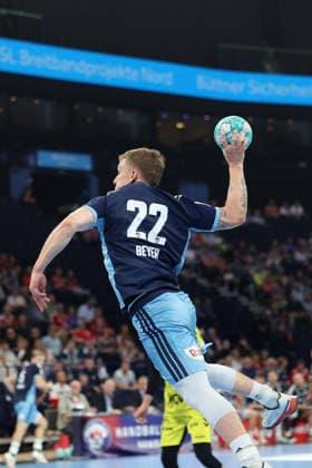 Handball Opel Handball Bundesliga 2026 2027 - Handball Verein Hamburg vs. TVB Stuttgart Noah Beyer (Hamburg), torwurf, nicht erfolgreich Barclays Arena Hamburg