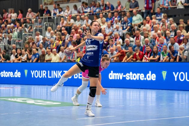 HSG Blomberg-Lippe (GER) vs. TuS Metzingen (GER), Handball, 1. Handball Bundesliga Frauen, Spieltag 2, Saison 2026 2027, Blomberg, 02.09.26 Nuria Bucher (HSG Blomberg-Lippe, 21) bei einem 7-Meter Wurf Blomberg Synflex-Arena an der Ulmenallee Deutschland