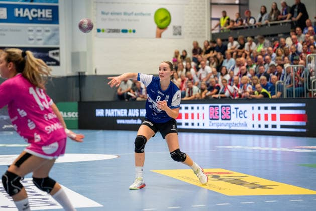 HSG Blomberg-Lippe (GER) vs. TuS Metzingen (GER), Handball, 1. Handball Bundesliga Frauen, Spieltag 2, Saison 2026 2027, Blomberg, 02.09.26 Nieke Kuehne (HSG Blomberg-Lippe, 09) beim Spielaufbau Blomberg Synflex-Arena an der Ulmenallee Deutschland
