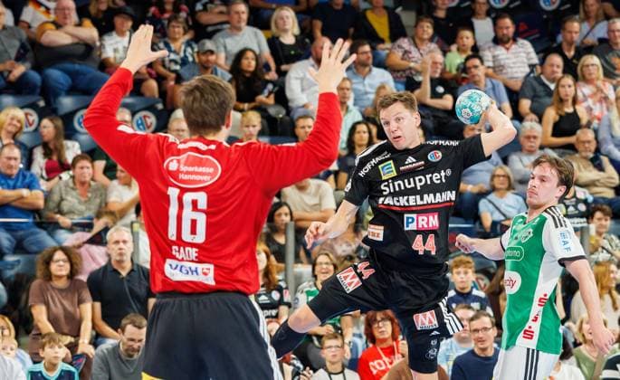 02.09.2026 - Handball - 1. Bundesliga OPEL HBL - Saison 2026 2027 - 02. Spieltag: HC Erlangen Metropolregion Nürnberg HCE - TSV Hannover-Burgdorf ( Die Recken ) - DaMa - xdaxmax - Simon Gade (16, TSV Hannover-Burgdorf ) Christoph Steinert ( 44, HC Erlangen HCE )