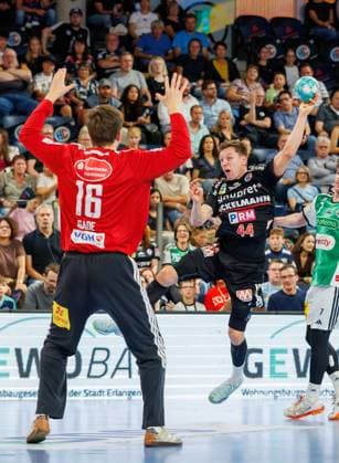 02.09.2026 - Handball - 1. Bundesliga OPEL HBL - Saison 2026 2027 - 02. Spieltag: HC Erlangen Metropolregion Nürnberg HCE - TSV Hannover-Burgdorf ( Die Recken ) - DaMa - xdaxmax - Simon Gade (16, TSV Hannover-Burgdorf ) Christoph Steinert ( 44, HC Erlangen HCE )