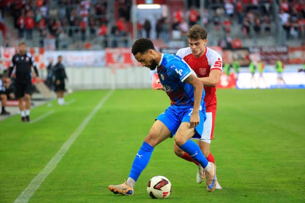 02.09.2026 Halle Saale Sachsen Anhalt Fußball Hallescher FC Halle HFC Regionalliga Nordost 4. Liga Männer Saison 2026 2027 6. Spieltag Hallescher FC - SV Tasmania Berlin Fabrice Hartmann (Hallescher FC) Deji Beyreuther ( Tasmania Berlin)