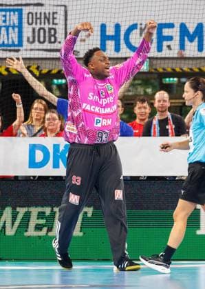 02.09.2026 - Handball - 1. Bundesliga OPEL HBL - Saison 2026 2027 - 02. Spieltag: HC Erlangen Metropolregion Nürnberg HCE - TSV Hannover-Burgdorf ( Die Recken ) - DaMa - xdaxmax - Rubens Pierre (93, HC Erlangen HCE ) jubelt Jubel ballt Faust Fäuste freut sich Freude