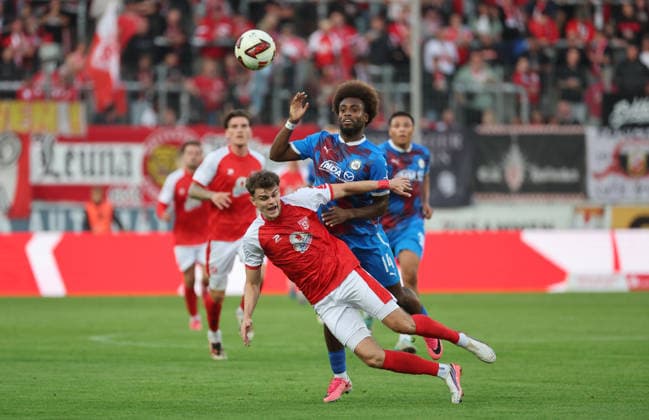 02.09.2026 Halle Saale Sachsen Anhalt Fußball Hallescher FC Halle HFC Regionalliga Nordost 4. Liga Männer Saison 2026 2027 6. Spieltag Hallescher FC - SV Tasmania Berlin Fabrice Hartmann (Hallescher FC) Shean Mensa ( Tasmania Berlin)