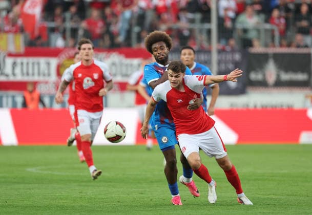 02.09.2026 Halle Saale Sachsen Anhalt Fußball Hallescher FC Halle HFC Regionalliga Nordost 4. Liga Männer Saison 2026 2027 6. Spieltag Hallescher FC - SV Tasmania Berlin Fabrice Hartmann (Hallescher FC) Shean Mensa ( Tasmania Berlin)