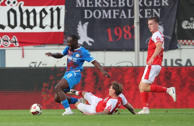 02.09.2026 Halle Saale Sachsen Anhalt Fußball Hallescher FC Halle HFC Regionalliga Nordost 4. Liga Männer Saison 2026 2027 6. Spieltag Hallescher FC - SV Tasmania Berlin Erich Berko ( Tasmania Berlin) Niclas Stierlin (Hallescher FC) Lucas Ehrlich (Hallescher FC)