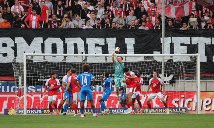 02.09.2026 Halle Saale Sachsen Anhalt Fußball Hallescher FC Halle HFC Regionalliga Nordost 4. Liga Männer Saison 2026 2027 6. Spieltag Hallescher FC - SV Tasmania Berlin Luca Bendel HFC Torwart U19