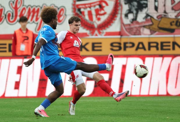 02.09.2026 Halle Saale Sachsen Anhalt Fußball Hallescher FC Halle HFC Regionalliga Nordost 4. Liga Männer Saison 2026 2027 6. Spieltag Hallescher FC - SV Tasmania Berlin Abdulkadir Beyazit ( Tasmania Berlin) Fabrice Hartmann (Hallescher FC)