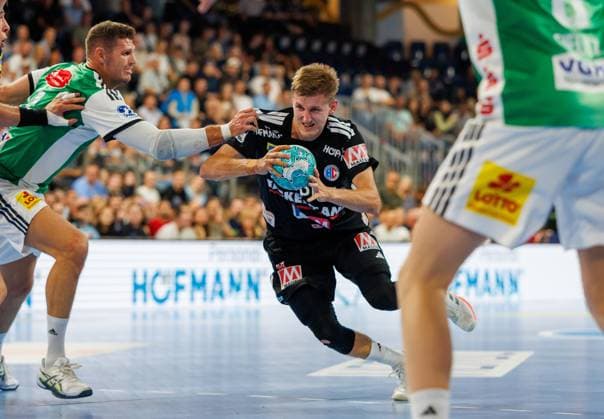 02.09.2026 - Handball - 1. Bundesliga OPEL HBL - Saison 2026 2027 - 02. Spieltag: HC Erlangen Metropolregion Nürnberg HCE - TSV Hannover-Burgdorf ( Die Recken ) - DaMa - xdaxmax - Sander Andreassen Overjordet ( 8, HC Erlangen HCE ) im Angriff