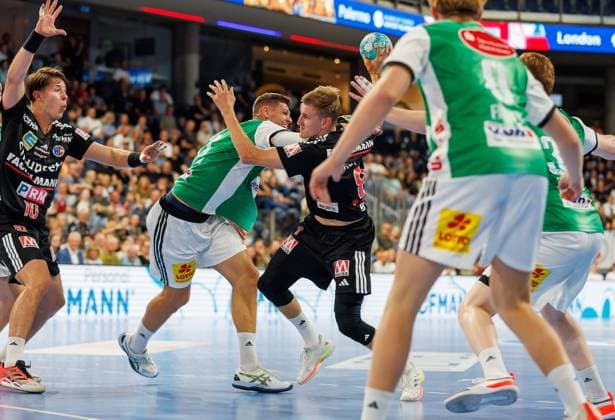 02.09.2026 - Handball - 1. Bundesliga OPEL HBL - Saison 2026 2027 - 02. Spieltag: HC Erlangen Metropolregion Nürnberg HCE - TSV Hannover-Burgdorf ( Die Recken ) - DaMa - xdaxmax - Sander Andreassen Overjordet ( 8, HC Erlangen HCE ) im Angriff