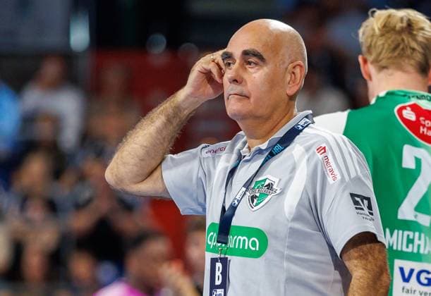 02.09.2026 - Handball - 1. Bundesliga OPEL HBL - Saison 2026 2027 - 02. Spieltag: HC Erlangen Metropolregion Nürnberg HCE - TSV Hannover-Burgdorf ( Die Recken ) - DaMa - xdaxmax - Juan Carlos Pastor Gomez (Trainer TSV Hannover-Burgdorf ) nachdenklich enttäuscht Enttäuschung