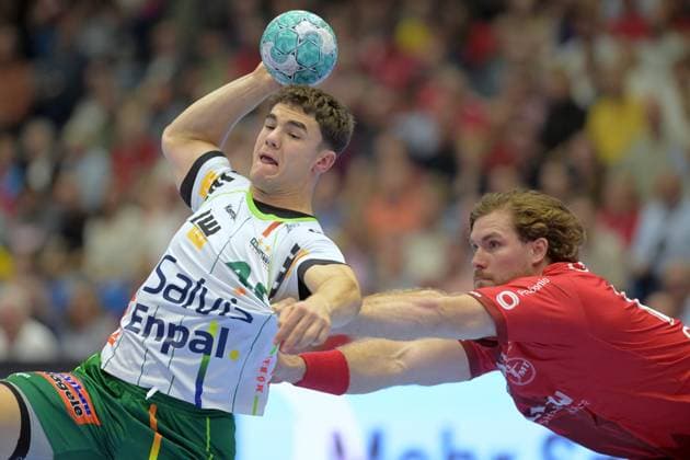 Elias Newel (Frisch Auf Goeppingen 40) (am Ball), Johannes Golla (MT Melsungen 14) (R) , GER, MT Melsungen - Frisch Auf Goeppingen, Handball, 1. Bundesliga, 2. Spieltag, Saison 2026 2027, 02.09.2026, GER, MT Melsungen - Frisch Auf Goeppingen, Handball, 1. Bundesliga, 2. Spieltag, Saison 2026 2027, 02.09.2026 Kassel Copyright: xEibner-Pressefotox xRolandxSippelx EP_RSL