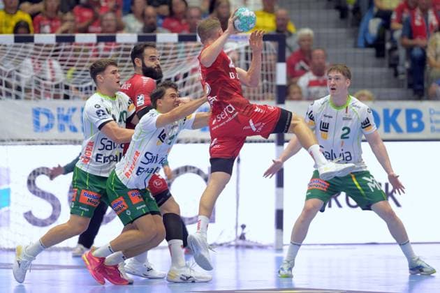 Luca Sigrist (MT Melsungen 28) (am Ball), Tim Gossner (Frisch Auf Goeppingen 17), Oskar Neudeck (Frisch Auf Goeppingen 2) (R), Ruben Marchan (MT Melsungen 2), Elias Newel (Frisch Auf Goeppingen 40) , GER, MT Melsungen - Frisch Auf Goeppingen, Handball, 1. Bundesliga, 2. Spieltag, Saison 2026 2027, 02.09.2026, GER, MT Melsungen - Frisch Auf Goeppingen, Handball, 1. Bundesliga, 2. Spieltag, Saison 2026 2027, 02.09.2026 Kassel Copyright: xEibner-Pressefotox xRolandxSippelx EP_RSL