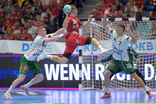 Luca Sigrist (MT Melsungen 28) (am Ball), Ymir Oern Gislason (Frisch Auf Goeppingen 33) (L), Victor Kloeve (Frisch Auf Goeppingen 7) , GER, MT Melsungen - Frisch Auf Goeppingen, Handball, 1. Bundesliga, 2. Spieltag, Saison 2026 2027, 02.09.2026, GER, MT Melsungen - Frisch Auf Goeppingen, Handball, 1. Bundesliga, 2. Spieltag, Saison 2026 2027, 02.09.2026 Kassel Copyright: xEibner-Pressefotox xRolandxSippelx EP_RSL