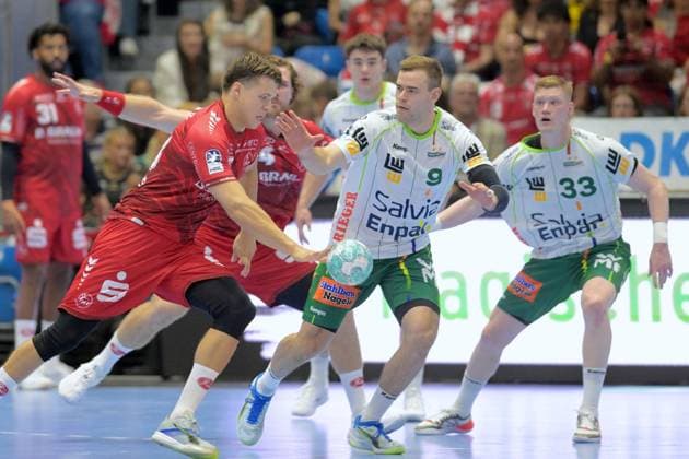 Aaron Mensing (MT Melsungen 33), (am Ball), Max Beneke (Frisch Auf Goeppingen 9), Ymir Oern Gislason (Frisch Auf Goeppingen 33) , GER, MT Melsungen - Frisch Auf Goeppingen, Handball, 1. Bundesliga, 2. Spieltag, Saison 2026 2027, 02.09.2026, GER, MT Melsungen - Frisch Auf Goeppingen, Handball, 1. Bundesliga, 2. Spieltag, Saison 2026 2027, 02.09.2026 Kassel Copyright: xEibner-Pressefotox xRolandxSippelx EP_RSL