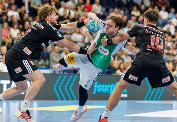 02.09.2026 - Handball - 1. Bundesliga OPEL HBL - Saison 2026 2027 - 02. Spieltag: HC Erlangen Metropolregion Nürnberg HCE - TSV Hannover-Burgdorf ( Die Recken ) - DaMa - xdaxmax - Maciej Gebala (77, HC Erlangen HCE ) Leif Tissier (7, TSV Hannover-Burgdorf ) Florian Scheerer (10, HC Erlangen HCE )