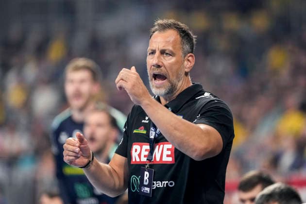 Maik Machulla (Trainer, Cheftrainer, RNL), gibt Anweisungen, gestikuliert, mit den Armen gestikulieren, Einzelbild, Einzelfoto, Aktion, Action, 02.09.2026, Mannheim (Deutschland), Handball, Bundesliga, Rhein-Neckar Löwen - VfL Gummersbach