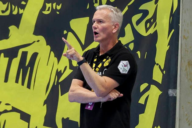 Trainer Kay Rothenpieler (Borussia Dortmund) gestikuliert waehrend des Spiels der Alsco Handball Bundesliga Frauen zwischen Borussia Dortmund und Union Neckarsulm, Sporthalle Wellinghofen am 02. September 2026 in Dortmund, Deutschland. (Foto von Marco Steinbrenner DeFodi Images) +++ Trainer Kay Rothenpieler (Borussia Dortmund) gestures during the Alsco Handball Bundesliga Frauen match between Borussia Dortmund and Sport-Union Neckarsulm at Sporthalle Wellinghofen on September 2, 2026 in Dortmund, Germany. (Photo by Marco Steinbrenner DeFodi Images) (Photo by Marco Steinbrenner DeFodi Images) -