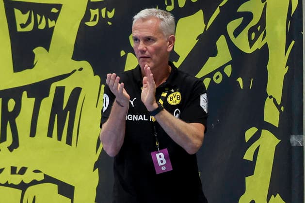 Trainer Kay Rothenpieler (Borussia Dortmund) jubelt waehrend des Spiels der Alsco Handball Bundesliga Frauen zwischen Borussia Dortmund und Union Neckarsulm, Sporthalle Wellinghofen am 02. September 2026 in Dortmund, Deutschland. (Foto von Marco Steinbrenner DeFodi Images) +++ Trainer Kay Rothenpieler (Borussia Dortmund) cheers during the Alsco Handball Bundesliga Frauen match between Borussia Dortmund and Sport-Union Neckarsulm at Sporthalle Wellinghofen on September 2, 2026 in Dortmund, Germany. (Photo by Marco Steinbrenner DeFodi Images) (Photo by Marco Steinbrenner DeFodi Images) -