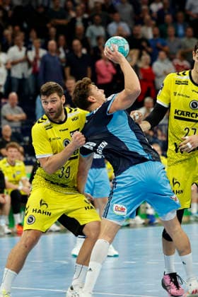 Handball 1. Opel Bundesliga 2026 2027 - Handball Club Hamburg (HCH) vs. TBV Stuttgart Nicolaj Jorgensen Joergensen (Hamburg) im Zweikampf gegen Matle Donker (Stuttgart) . Barclays Arena Hamburg Hamburg Foto: Frank Schoof