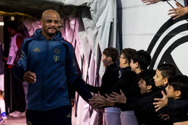 OSNABRUECK, GERMANY - SEPTEMBER 02: Vincent Kompany (Head Coach FC Bayern Muenchen) high fives some kids before the DFB Pokal match between VfL Osnabrueck vs. FC Bayern Muenchen at Bremer Bruecke on matchday 1 of the DFB Pokal on September 02, 2026 in Osnabrueck, Germany. DFB REGULATIONS PROHIBIT ANY USE OF PHOTOGRAPHS AS IMAGE SEQUENCES AND OR QUASI-VIDEO. Lower Saxony Germany Copyright: xSteffiexWunderlx
