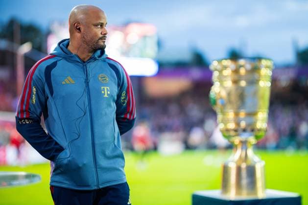 02.09.2026 - Fußball, 2026 2027, DFB-Pokal, 1. Hauptrunde, VfL Osnabrück - FC Bayern München: Vincent Kompany (Trainer - München) mit dem DFB-Pokal DFB REGULATIONS PROHIBIT ANY USE OF PHOTOGRAPHS AS IMAGE SEQUENCES AND OR QUASI-VIDEO.