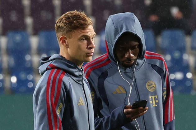 02.09.2026, xrekx, Fussball DFB Pokal 1.Runde, VfL Osnabrueck - FC Bayern München v.l. Platzbegehung vor dem Spiel Joshua Kimmich (FC Bayern Muenchen) Alphonso Davies (FC Bayern Muenchen) Osnabrueck