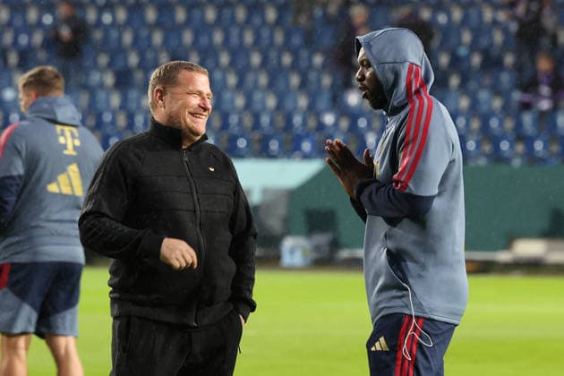 02.09.2026, xrekx, Fussball DFB Pokal 1.Runde, VfL Osnabrueck - FC Bayern München v.l. Platzbegehung vor dem Spiel Fußballfunktionär Vorstand Max Eberl (Bayern Muenchen) Alphonso Davies (FC Bayern Muenchen) Osnabrueck