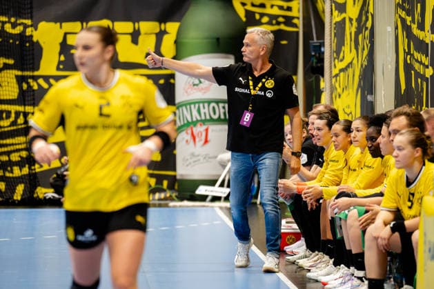 Dortmund, 02.09.2026, Handball, Damen, Bundesliga, 2. Spielatg, BVB Borussia Dortmund - Union Neckarsulm Kay Rothenpieler (Trainer BVB) mit dem Daumen hoch