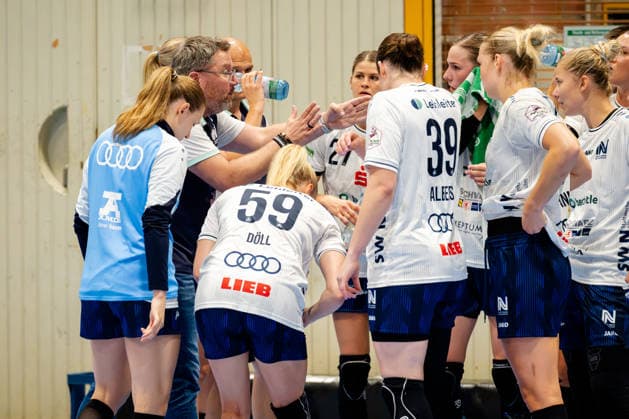 Dortmund, 02.09.2026, Handball, Damen, Bundesliga, 2. Spielatg, BVB Borussia Dortmund - Union Neckarsulm Thomas Zeitz (Trainer Sport-Union Neckarsulm) gibt Anweisungen in einer Auszeit