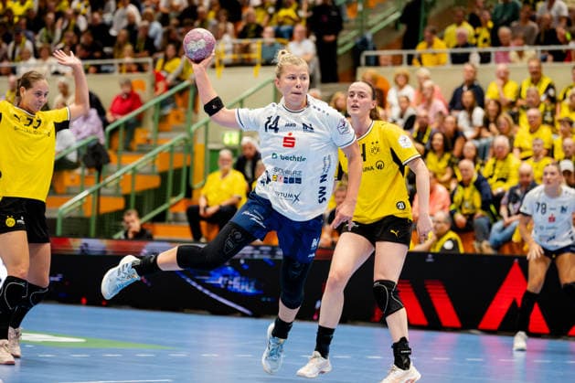 Dortmund, 02.09.2026, Handball, Damen, Bundesliga, 2. Spielatg, BVB Borussia Dortmund - Union Neckarsulm Kamila BÅ™ezinova (Sport-Union Neckarsulm, 14) beim Torwurf