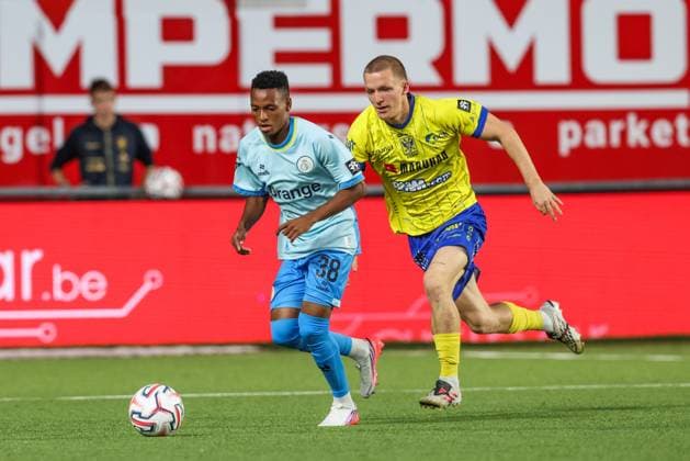 Union s Relebohile Mofokeng and STVV s Robert-Jan Vanwesemael fight for the ball during a soccer match between STVV and Union Saint-Gilloise, Wednesday 2 September 2026 in Sint-Truiden, on day 3 of the 2026-2027 Jupiler Pro League first division of the Belgian championship. BRUNOxFAHY  x185056626x