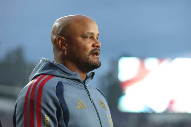 Trainer Vincent Kompany (FC Bayern Muenchen) schaut waehrend des DFB-Pokal Spiels zwichen VfL Osnabrueck v FC Bayern Muenchen, Bremer Bruecke am 02. September 2026 in Osnabrueck, Deutschland. (Foto von Oliver Kaelke DeFodi Images) +++ Trainer Vincent Kompany (FC Bayern Muenchen) looks on during the DFB-Pokal match between VfL Osnabrueck v FC Bayern Muenchen at Bremer Bruecke on September 2, 2026 in Osnabrueck, Germany. (Photo by Oliver Kaelke DeFodi Images) (Photo by Oliver Kaelke DeFodi Images) -