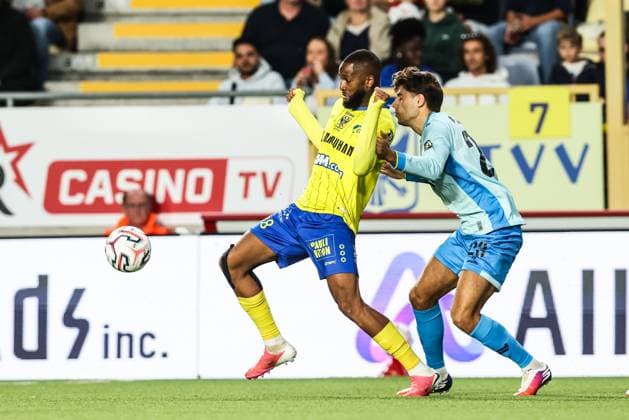 STVV s Abdoulaye Sissako and Union s Besfort Zeneli fight for the ball during a soccer match between STVV and Union Saint-Gilloise, Wednesday 2 September 2026 in Sint-Truiden, on day 3 of the 2026-2027 Jupiler Pro League first division of the Belgian championship. BRUNOxFAHY  x185056686x