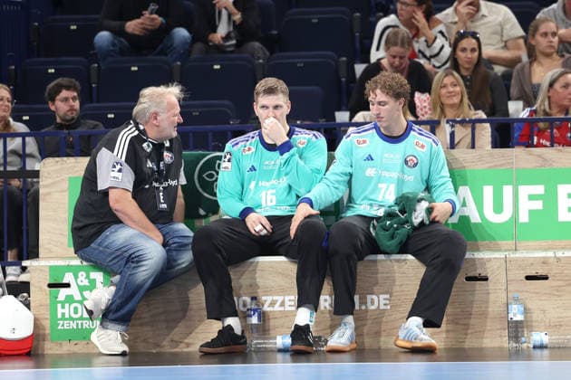 Handball Opel Handball Bundesliga 2026 2027 - Handball Sportclub Hamburg vs. TVB Stuttgart Goran Stojanovic, Torwarttrainer, Torwart Robin Paulsen Haug (Hamburg), Torwart Leon Nowottny Barclays Arena Hamburg