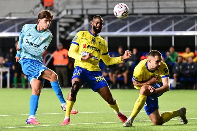 Sint-Truidense VV v Royale Union Saint-Gilloise - Jupiler Pro League SINT-TRUIDEN, BELGIUM - SEPTEMBER 02 : Sissako Abdoulaye midfielder of Sint-Truidense VV and Zeneli Besfort midfielder of Royale Union Saint-Gilloise battle for the ball during the Jupiler Pro League match between Sint-Truidense VV and Royale Union Saint-Gilloise on September 2, 2026 in Sint-Truiden, Belgium, 02 09 2026 Sint-Truiden Belgium  Copyright: xPeterxDexVoechtx