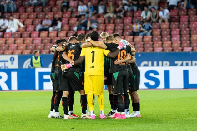 Fussball, Schweiz: Brack Super League, 6. Spieltag: Grasshopper Club Zürich vs. FC St. Gallen 1879, Mittwoch, 02.09.2026 (Stadion Letzigrund, Zürich); Mannschaftskreis FC St. Gallen Copyright: xValentinxDomgjonix