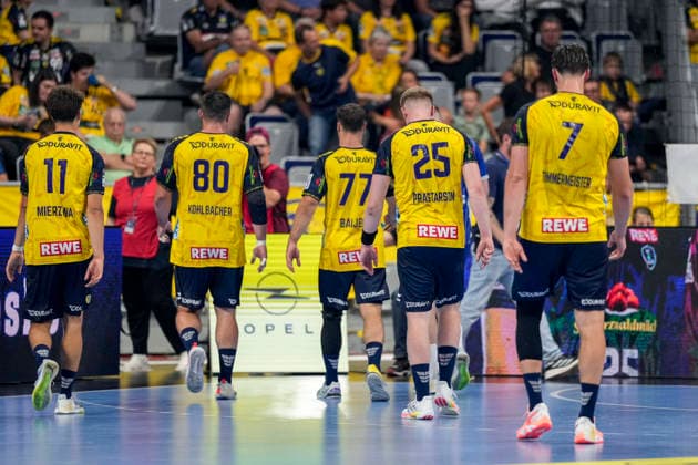 v.li.: Niclas Mierzwa (RNL, 11), Jannik Kohlbacher (RNL, 80), Dani Baijens (RNL, 77), Haukur Thrastarson (RNL, 25), Robert Timmermeister (RNL, 7), Spieler der Rhein-Neckar-Löwen, enttäuscht schauend, Enttäuschung, Frustration, disappointed, pessimistisch, Aktion, Action, Spielszene, 02.09.2026, Mannheim (Deutschland), Handball, Bundesliga, Rhein-Neckar Löwen - VfL Gummersbach
