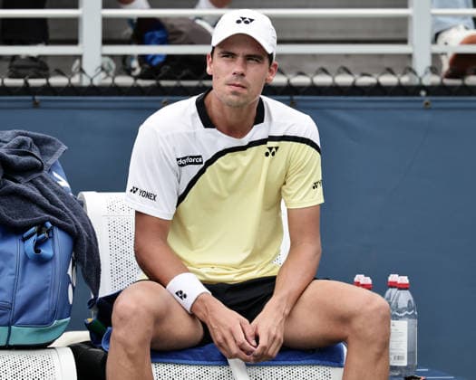 Daniel Altmaier (GER) sitzt auf dem Stuhl waehrend der Spielpause, erscheint verletzt zu sein,US Open Championships, Billie Jean King National Tennis Center, Flushing Meadows, New York, USA . Copyright: xJuergenxHasenkopfx