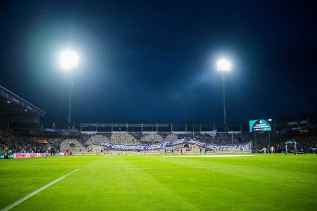 02.09.2026 - Fußball, 2026 2027, DFB-Pokal, 1. Hauptrunde, VfL Osnabrück - FC Bayern München: Fans (Osnabrück) mit einer Choreografie, Choreo, Choreografie, angelehnt an eine Achterbahn DFB REGULATIONS PROHIBIT ANY USE OF PHOTOGRAPHS AS IMAGE SEQUENCES AND OR QUASI-VIDEO.