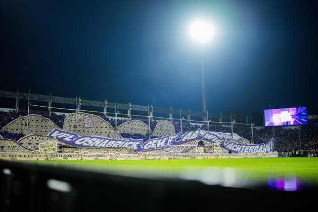02.09.2026 - Fußball, 2026 2027, DFB-Pokal, 1. Hauptrunde, VfL Osnabrück - FC Bayern München: Fans (Osnabrück) mit einer Choreografie, Choreo, Choreografie, angelehnt an eine Achterbahn DFB REGULATIONS PROHIBIT ANY USE OF PHOTOGRAPHS AS IMAGE SEQUENCES AND OR QUASI-VIDEO.