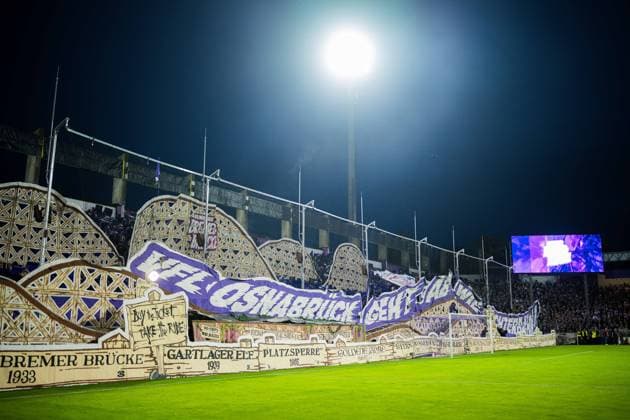 02.09.2026 - Fußball, 2026 2027, DFB-Pokal, 1. Hauptrunde, VfL Osnabrück - FC Bayern München: Fans (Osnabrück) mit einer Choreografie, Choreo, Choreografie, angelehnt an eine Achterbahn DFB REGULATIONS PROHIBIT ANY USE OF PHOTOGRAPHS AS IMAGE SEQUENCES AND OR QUASI-VIDEO.