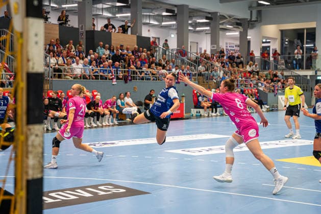 HSG Blomberg-Lippe (GER) vs. TuS Metzingen (GER), Handball, 1. Handball Bundesliga Frauen, Spieltag 2, Saison 2026 2027, Blomberg, 02.09.26 Elin Magnusdottir (HSG Blomberg-Lippe, 33) im Torwurf Blomberg Synflex-Arena an der Ulmenallee Deutschland