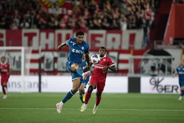 Thun, Switzerland - September 02: Karim Sow (71 Lausanne) against Brighton Labeau (96 THU) during the Brack Super League match between FC Thun and FC Lausanne at VISANA STADION on September 02, 2026 in Thun, Switzerland. Copyright: xKjetilxWaberx xSPPx Sportspressphoto_SPR222236
